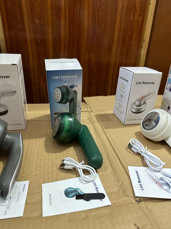 [Free Home Delivery]  Lint Remover- Hairball Trimmer- Fuzz Clothes and Sweater's Spool Shaver